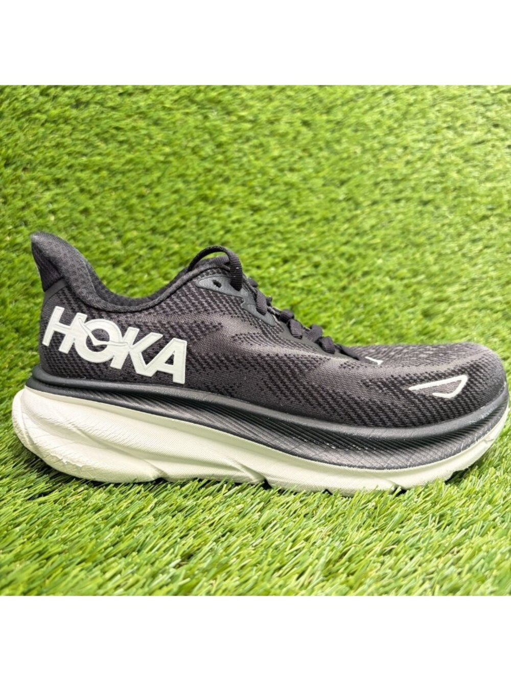 Hoka One One Clifton 9 Womens Size 6 Black White Athletic Running Shoes Sneakers